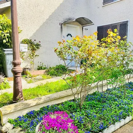 Private In A Tiny 4 Min Drive To Airport Cdg ,1 Private Bathroom Ideal For Families And Friends בית אירוח